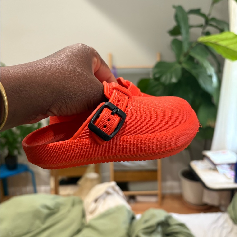 CROCS Orange Sandals Lightweight Molded Design